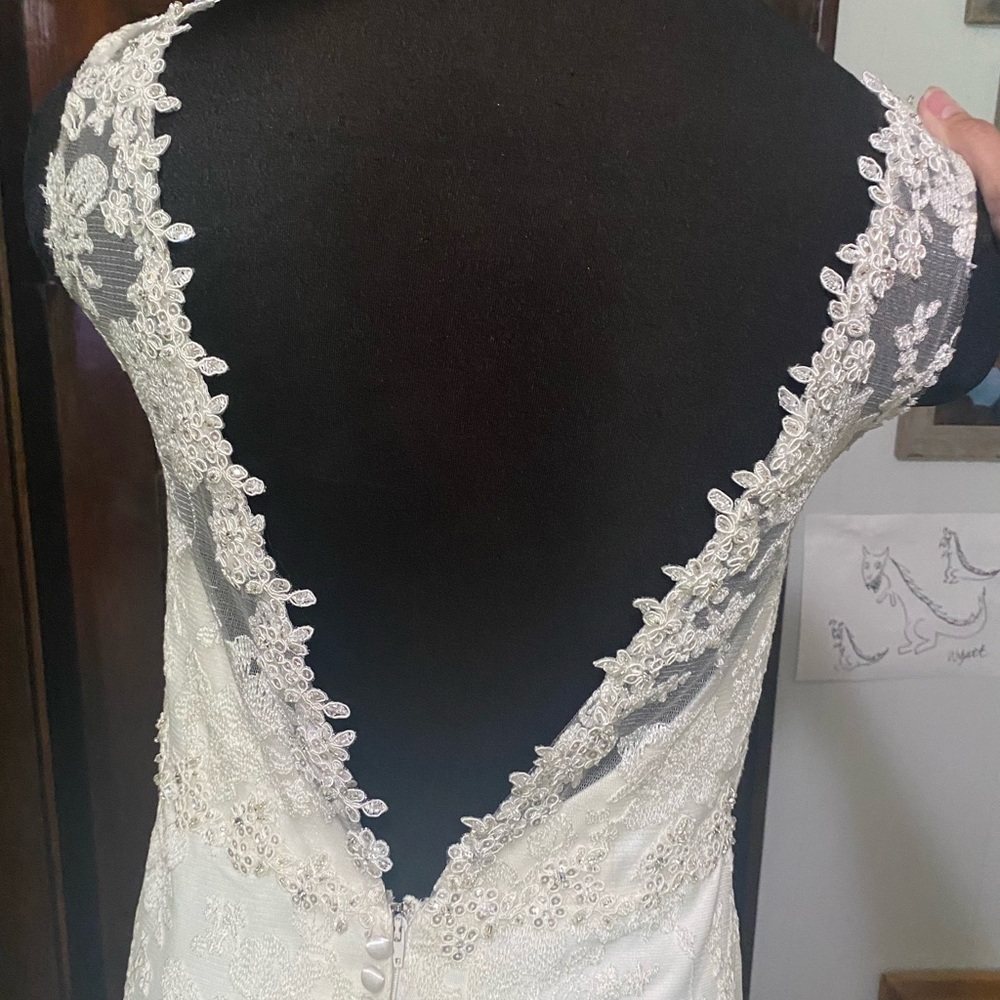 Ivory wedding gown. One of a Kind!! - Picture 4 of 7